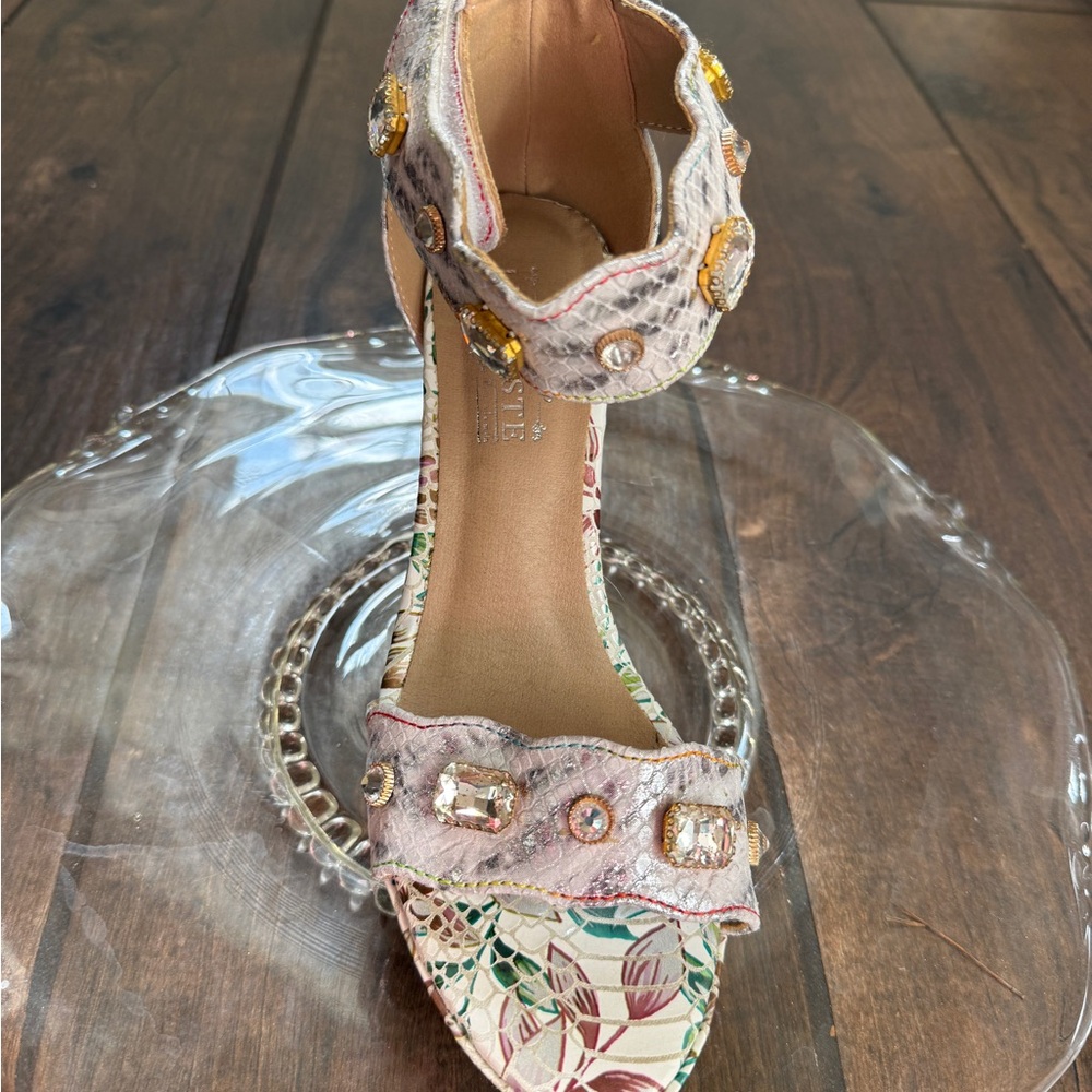 Spring Step L’Artiste Jeweled Heels Size 9/40 EUC - Picture 2 of 8